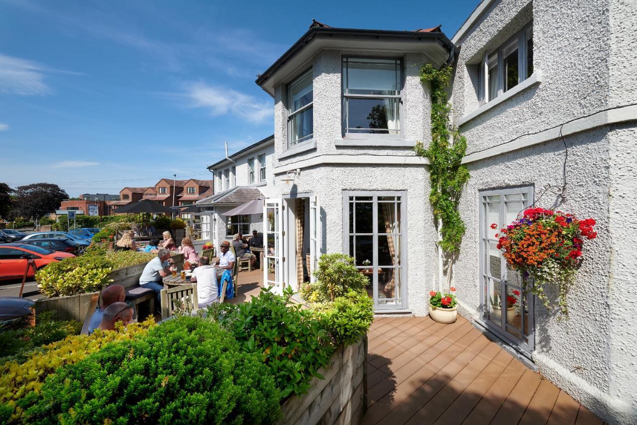 The Jug And Bottle Hotell Heswall Eksteriør bilde